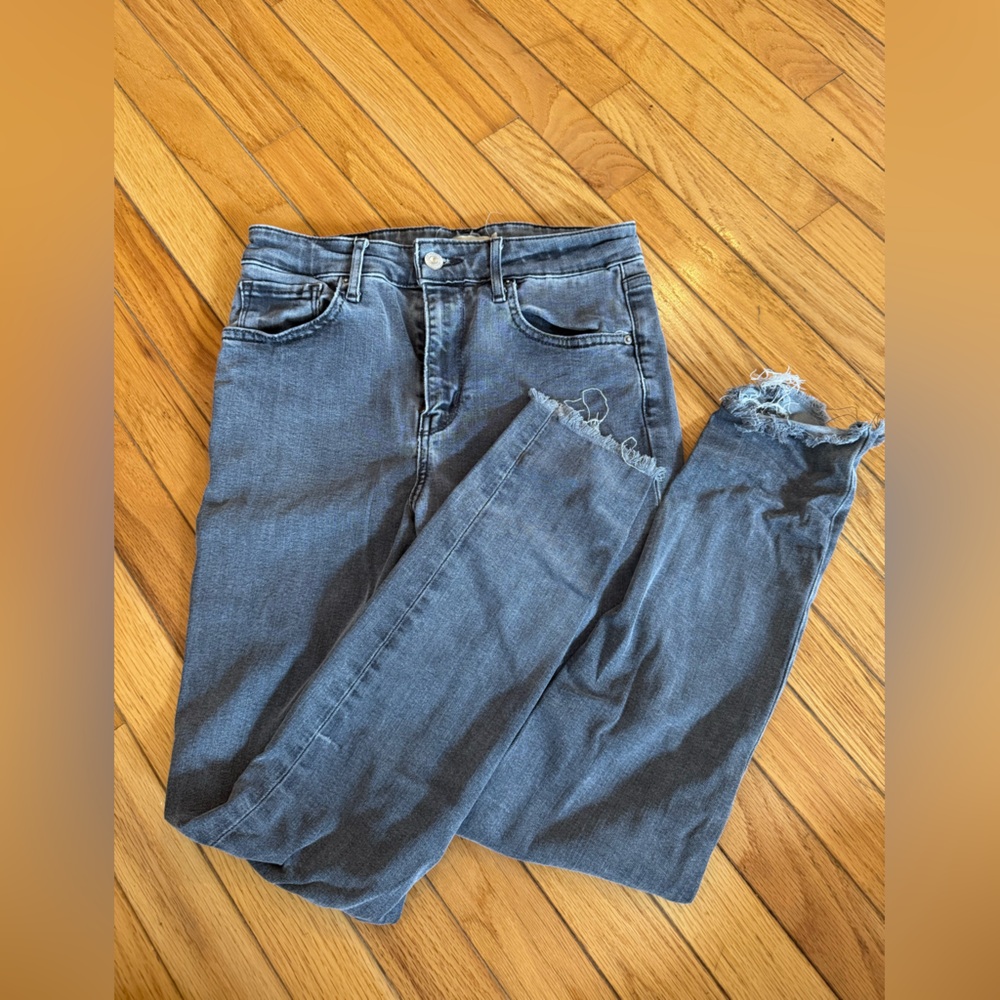 Levi's Raw Hem Ankle Jeans in Faded Black